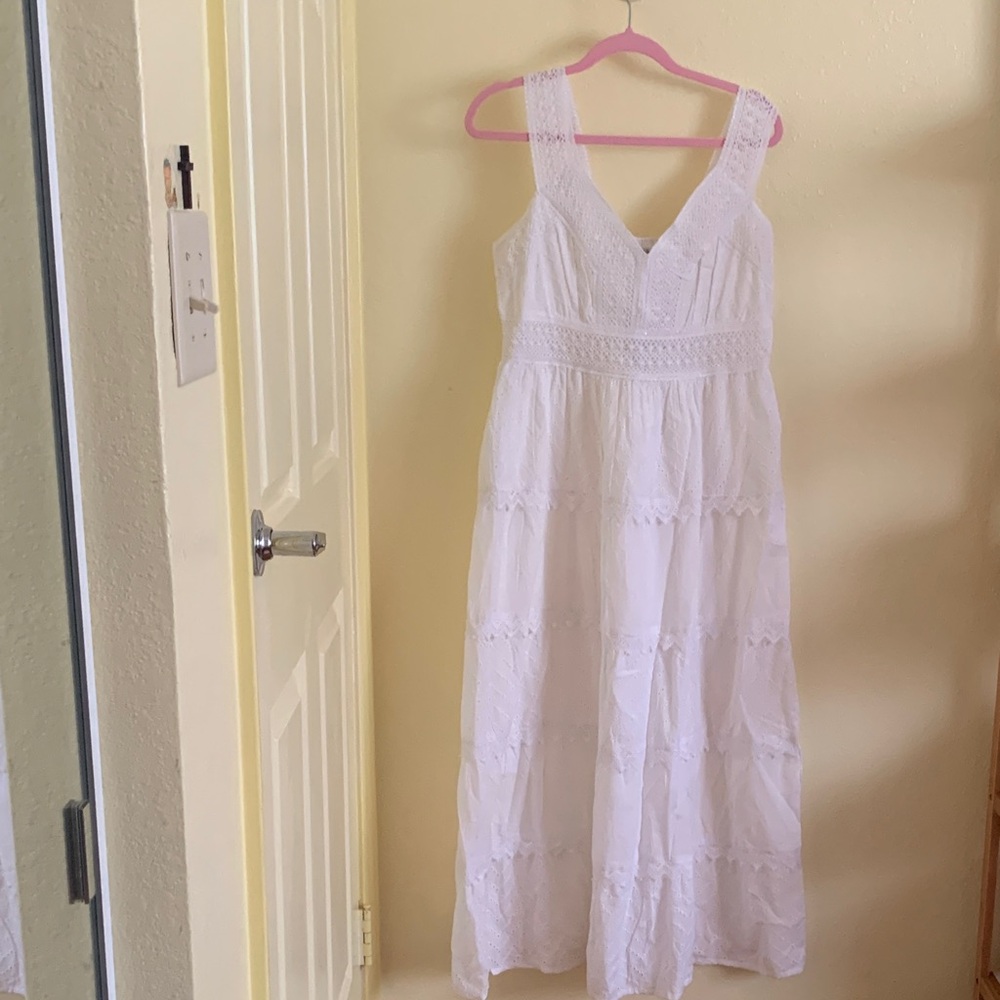 NWT ananta Chic White Sleeveless Maxi Dress